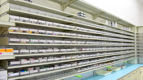 ププレひまわり薬局田ノ上店の薬棚
