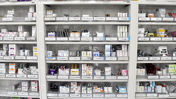 さつき薬局笠間店の薬棚