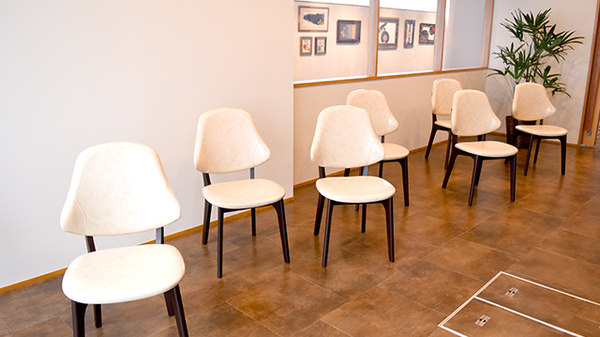 みんなの薬局　小牧の待合スペース