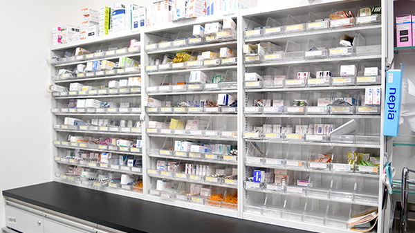 みんなの薬局　小牧の薬棚