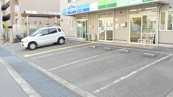にじいろすみれ薬局の駐車場