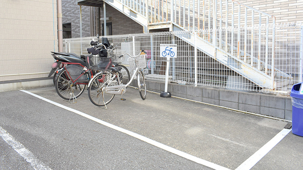 にじいろすみれ薬局の駐輪場