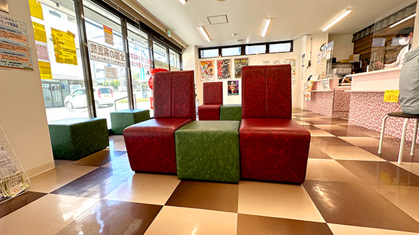 あおい調剤薬局 下山口駅前店の待合スペース