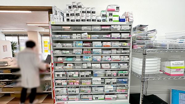 あおい調剤薬局 下山口駅前店の薬棚
