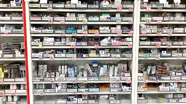 エール薬局　さんぽく店の薬棚