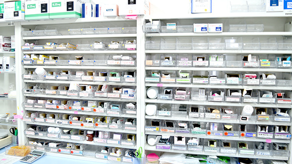 加地薬局 東吉野店の薬棚