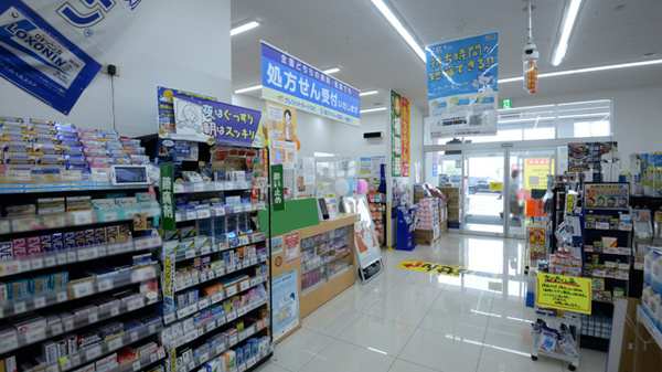 調剤薬局ツルハドラッグ東郷店の入口