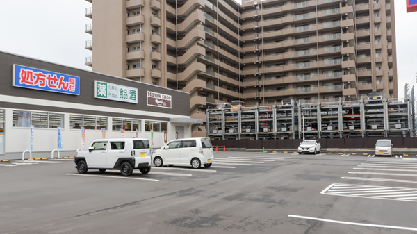 ウォンツJA広島総合病院前薬局の駐車場