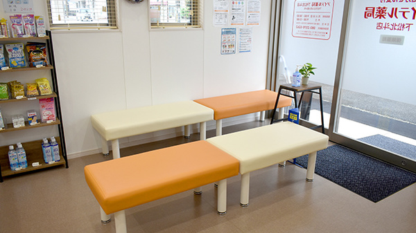 アイテル薬局下松北斗店の待合スペース