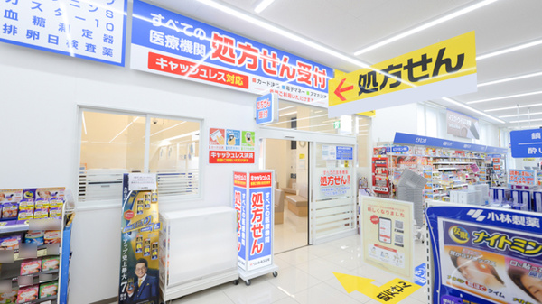 ウェルネス薬局叶店の入口