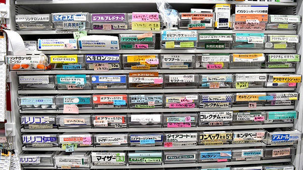 カナール調剤薬局唐崎店の薬棚