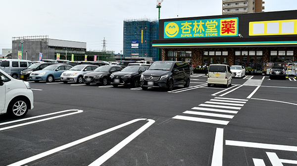 杏林堂薬局　ながいずみ中土狩店の駐車場