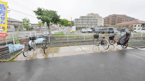 薬局くすりの福太郎　船橋古作店の駐輪場