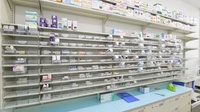 スギ薬局 三田三輪店の薬棚