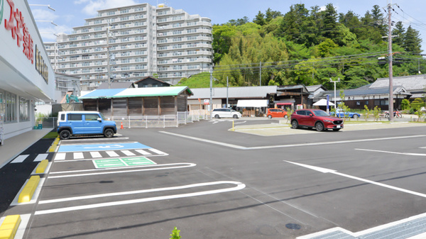スギ薬局 三田三輪店の駐車場