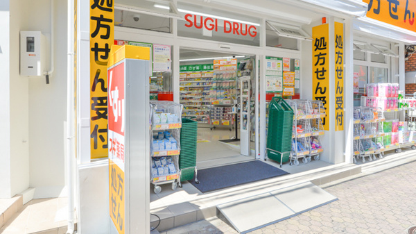 スギ薬局 池田駅前店の入口