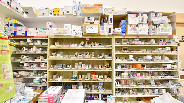 薬ヒグチ薬局 流山おおたかの森店の薬棚