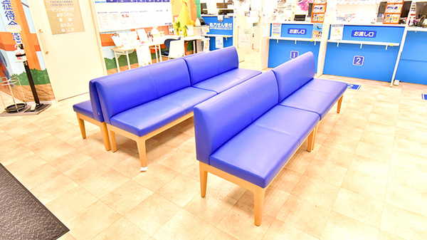 クオール薬局流山おおたかの森店の待合スペース