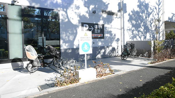 クオール薬局 ブランチ調布店の駐輪場