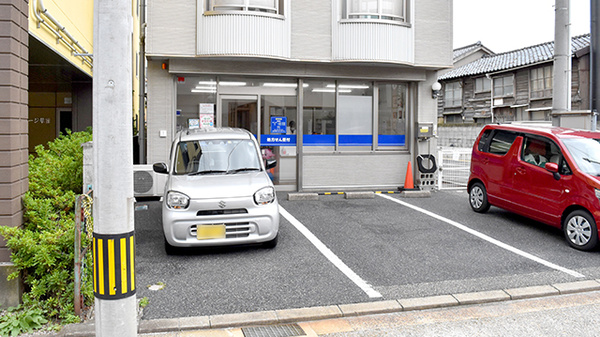 メッツ柳都薬局の駐車場