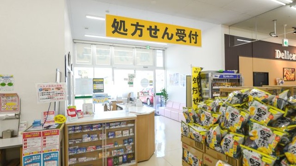 V・drug　城山薬局の入口