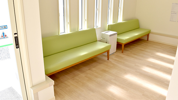 かえる薬局篠原駅前店の待合スペース