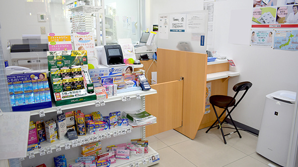 アカカベ薬局 野崎店の受付/カウンター