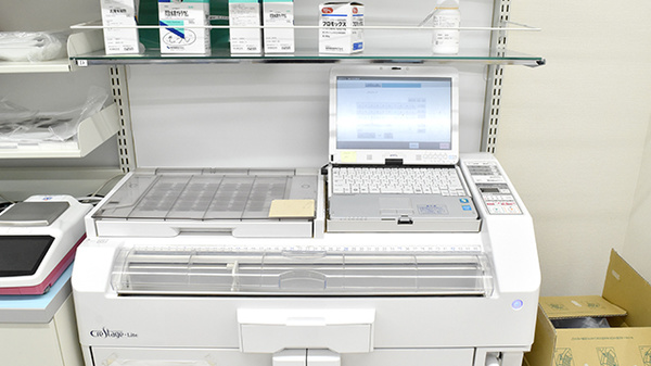 アカカベ薬局　日本橋駅前店の調剤器具