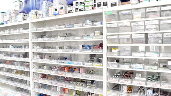 中央薬局 切串店の薬棚
