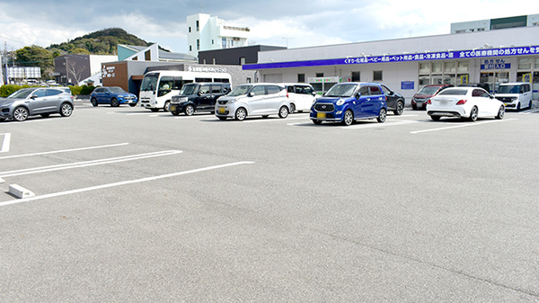 サンキュードラッグ　新下関薬局の駐車場