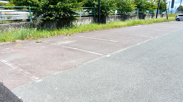 ふじいろ薬局の駐車場