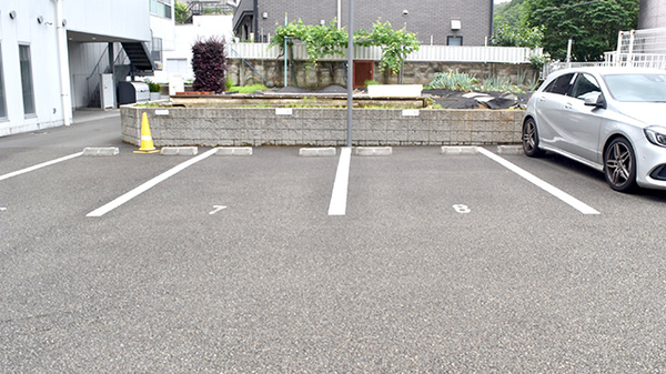 しんわ薬局稲城店の駐車場