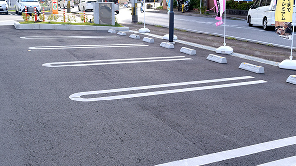 ドラッグイレブン薬局　大東店の駐車場
