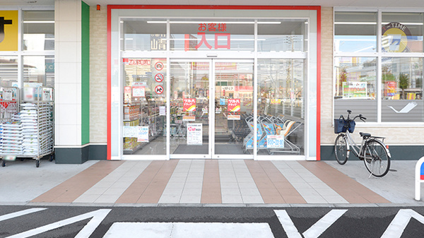 調剤薬局ツルハドラッグ高知西店の入口