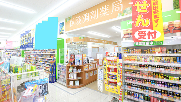 調剤薬局ツルハドラッグ高知西店の入口