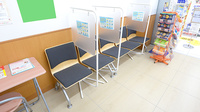 調剤薬局ツルハドラッグ高知西店の待合スペース