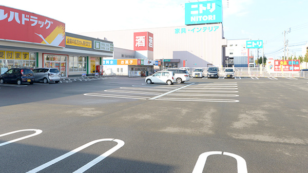 調剤薬局ツルハドラッグ高知西店の駐車場
