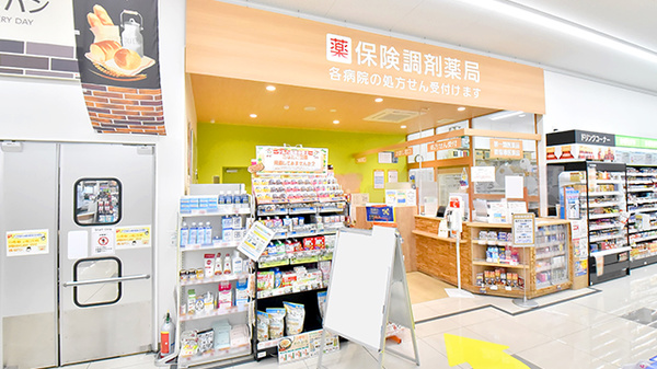 調剤薬局ツルハドラッグ山形南原店の入口