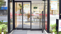 ココカラファイン薬局本駒込店の入口