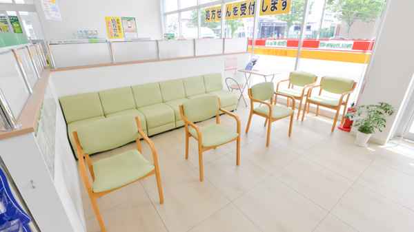 スギ薬局　太平通店の待合スペース