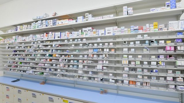 スギ薬局 有松店の薬棚