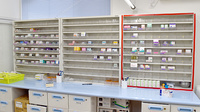 コスモ調剤薬局ひのき町店の薬棚