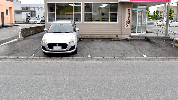コスモ調剤薬局ひのき町店の駐車場