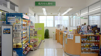 ドラッグストアエース興南町薬局の入口
