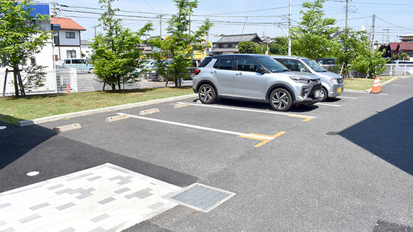 くまがやコミュニティ薬局の駐車場