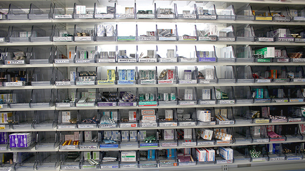 グリーン薬局　豊岡店の薬棚