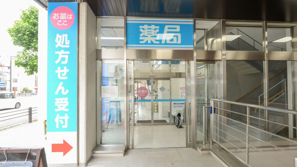 薬局日本メディカルシステム 阪急伊丹店の入口
