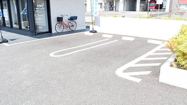 AG薬局の駐車場