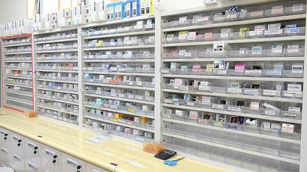 戎薬局　明洋店の薬棚