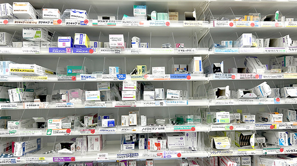 むすび薬局　庄内店の薬棚